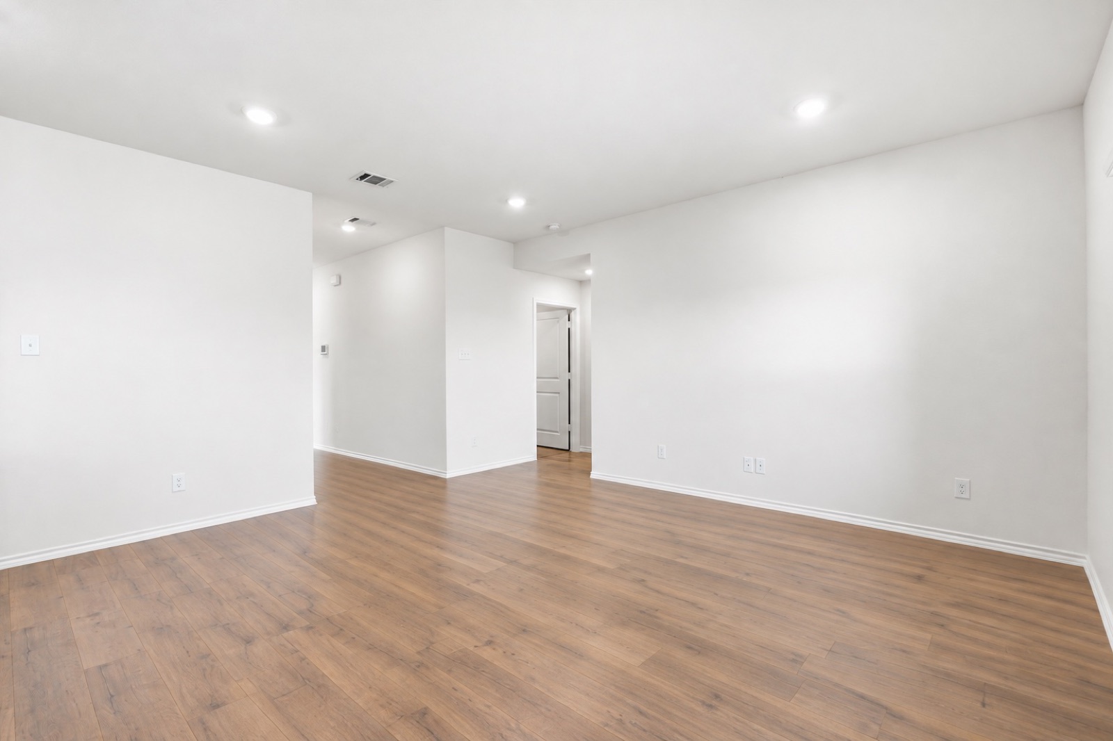 Living room, unfurnished