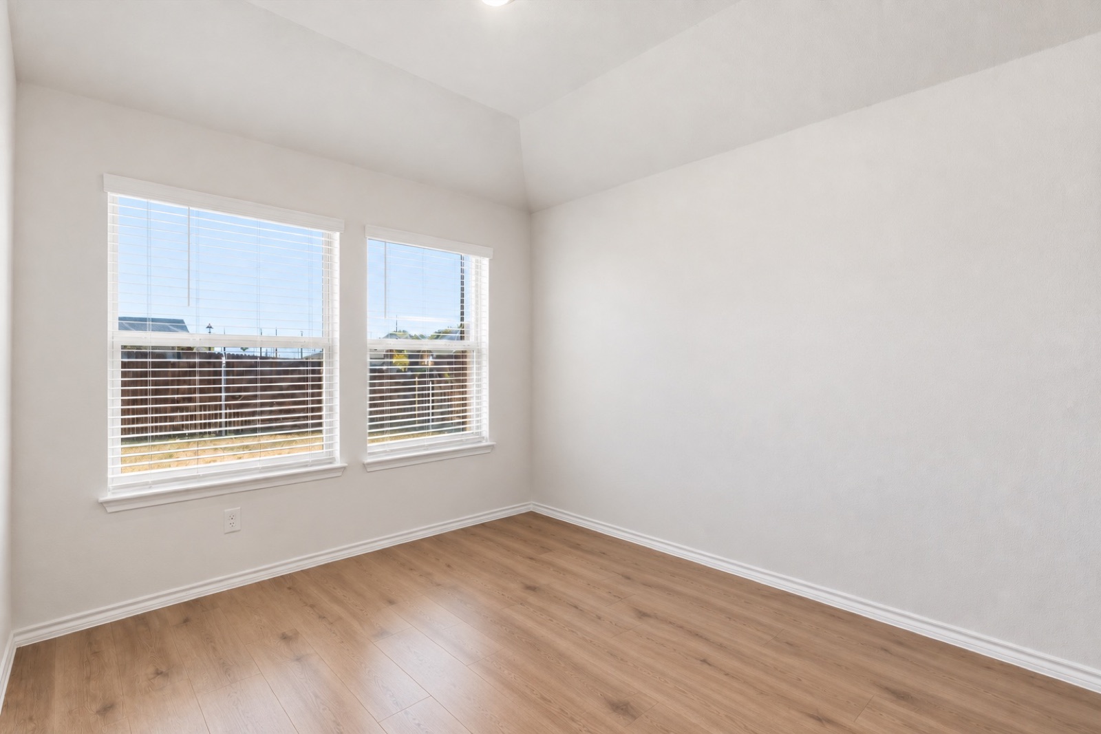 Dining area, unfurnished